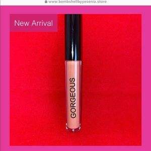 Long-Lasting Liquid Lipstick